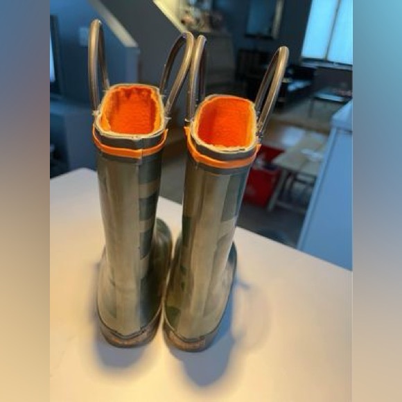 little boys size 8 rain boots.  Carters brand camo boots. - Picture 7 of 12